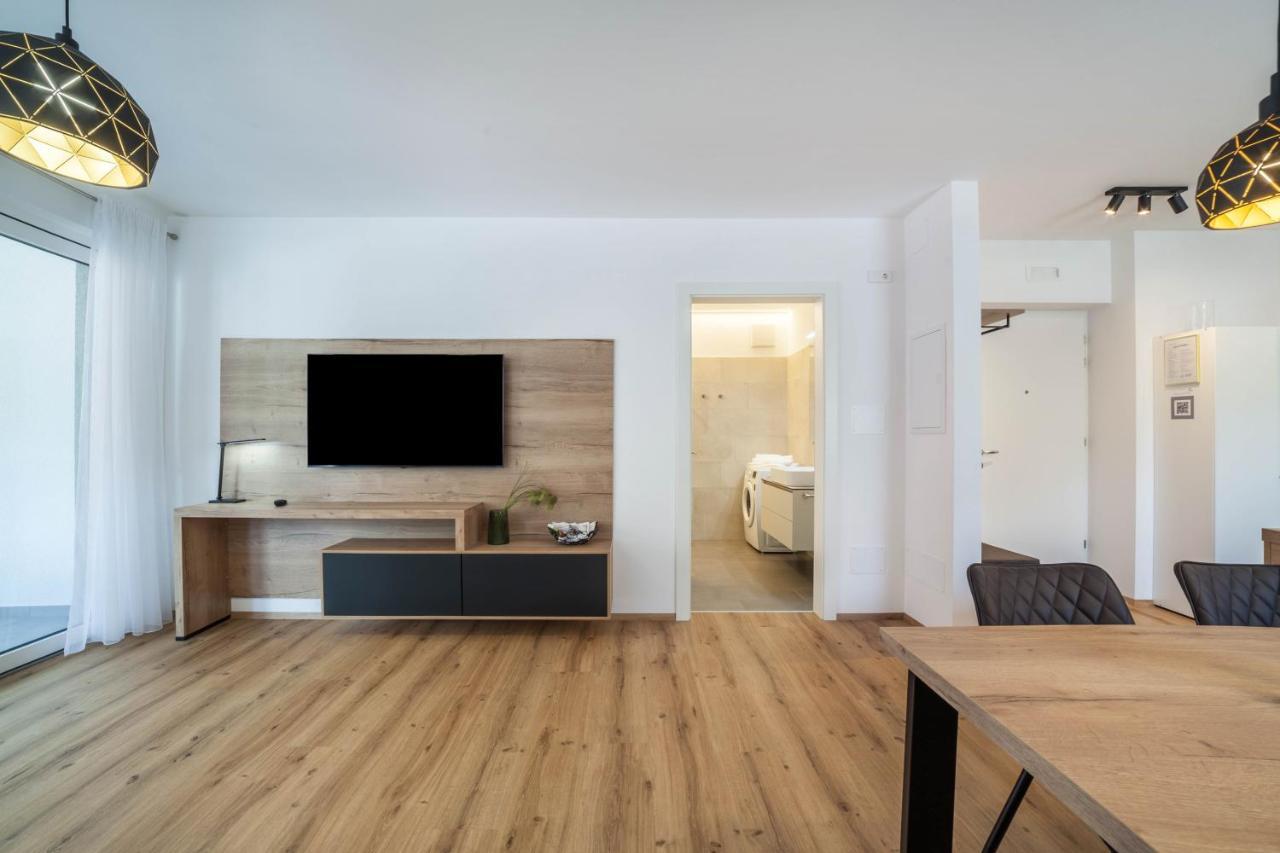 Jj City Apartment Algund Exterior foto